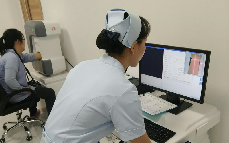 操作醫生免受任何照射劑量，保證操作醫生長期操作安全